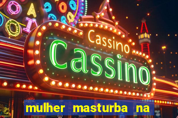 mulher masturba na quina da cama